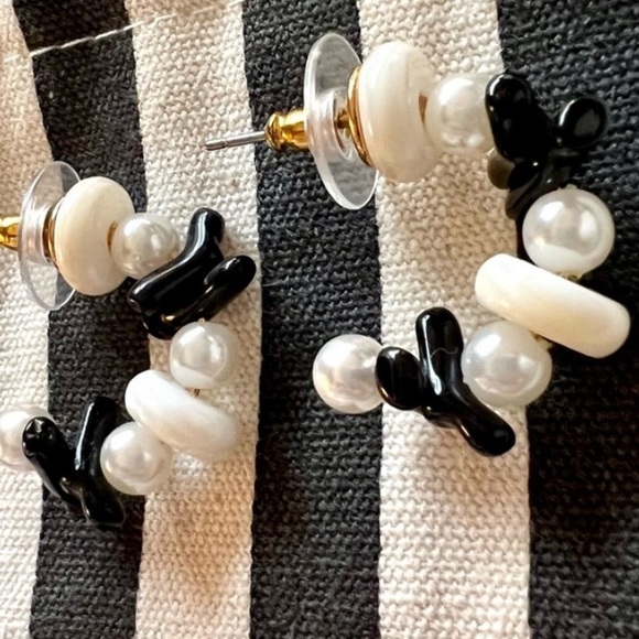 $90 Lele Sadoughi Riviera Beaded Huggie Hoop Earrings small / black & white - Picture 6 of 7
